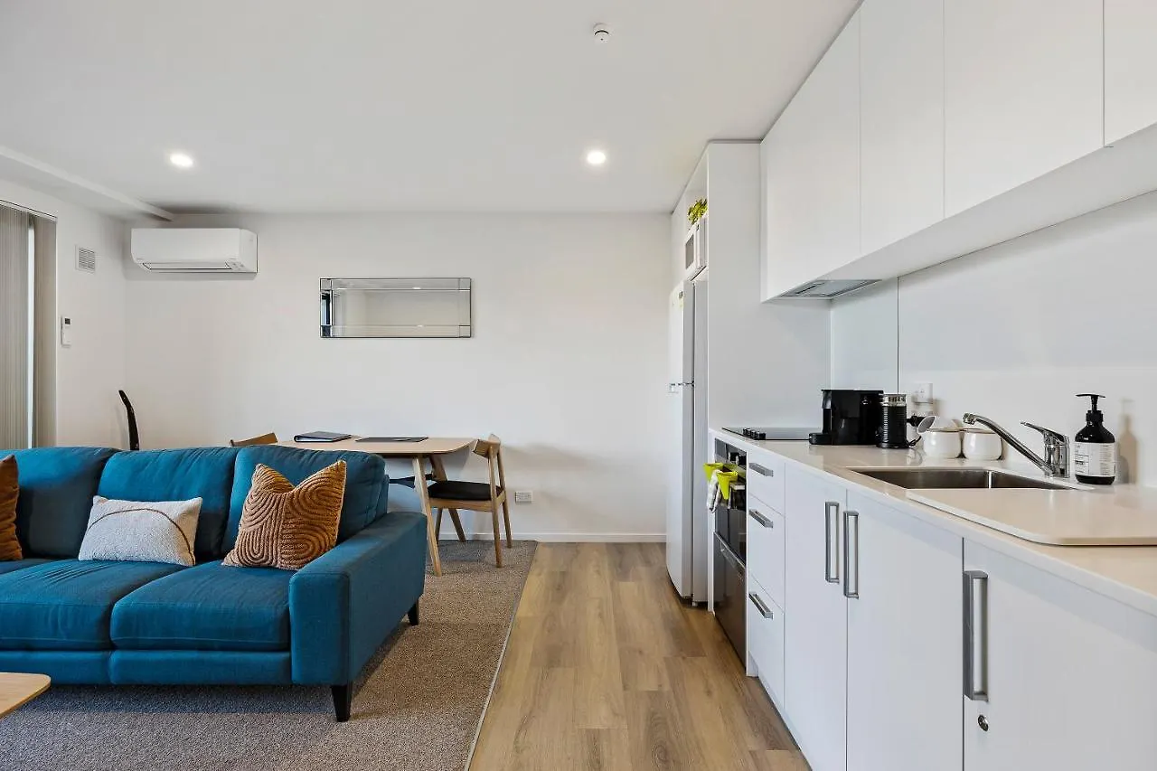 1 Bedroom City Base With Free Car Park Christchurch Apartment
